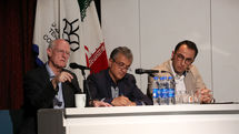 تونی کرگ: ما مسئول تضعیف شکلها در زندگی خود هستیم / بهرنگ صمدزادگان: کرگ به ماده و مجسمه به عنوان ساختار و زیربنای زبان نگاه میکند