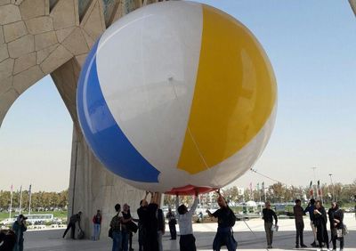 پروژه هنري "ساخت چين" از آسيا و آمريکا به برج آزادي رسيد