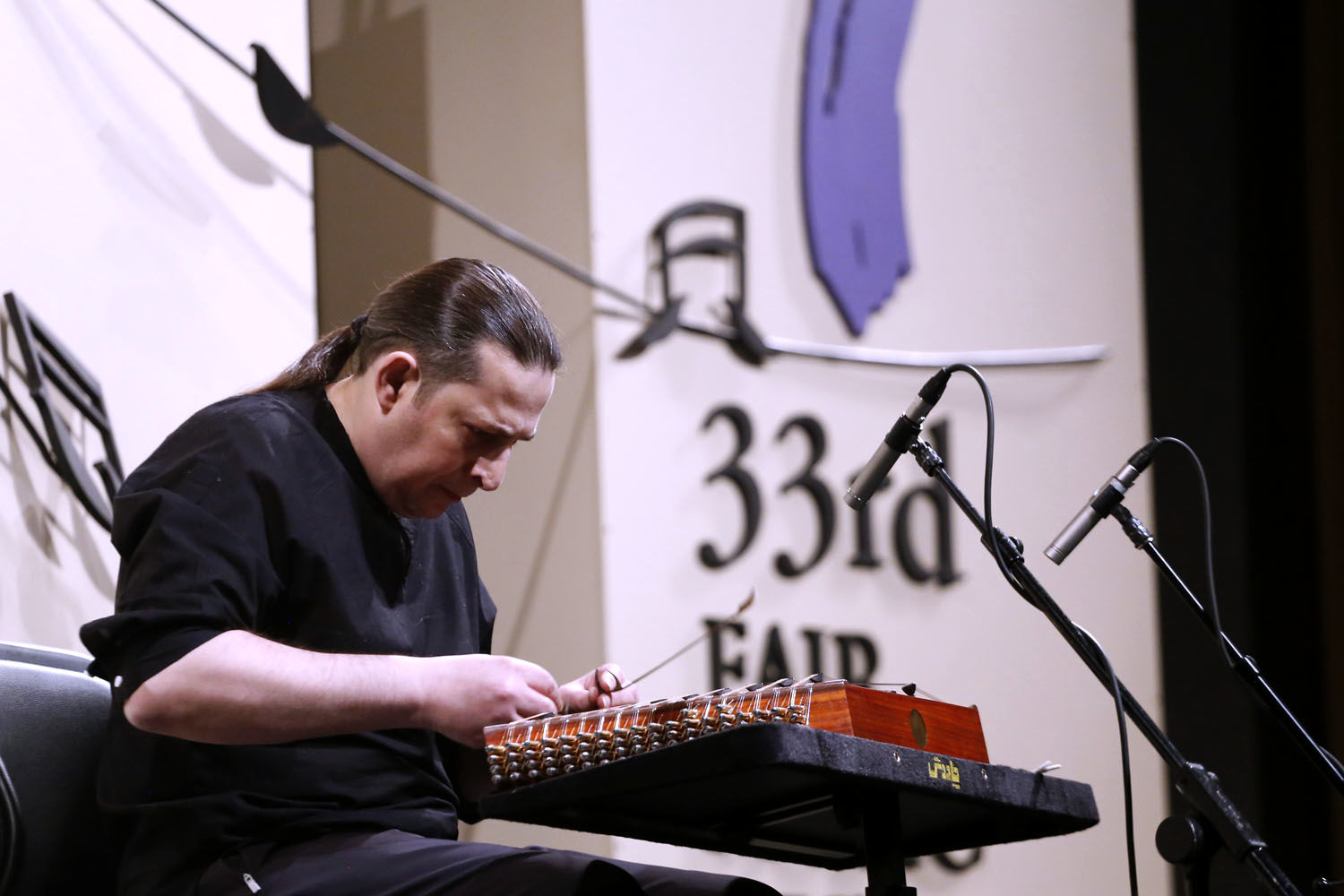 Ardavan Kamkar plays Santur at Fajr